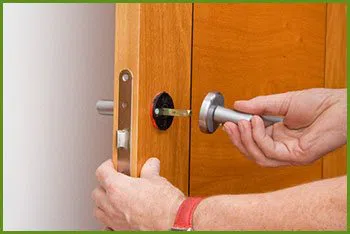 Neighborhood Locksmith Services Saint Paul, MN 651-346-0604 - 14-install-new-Lock